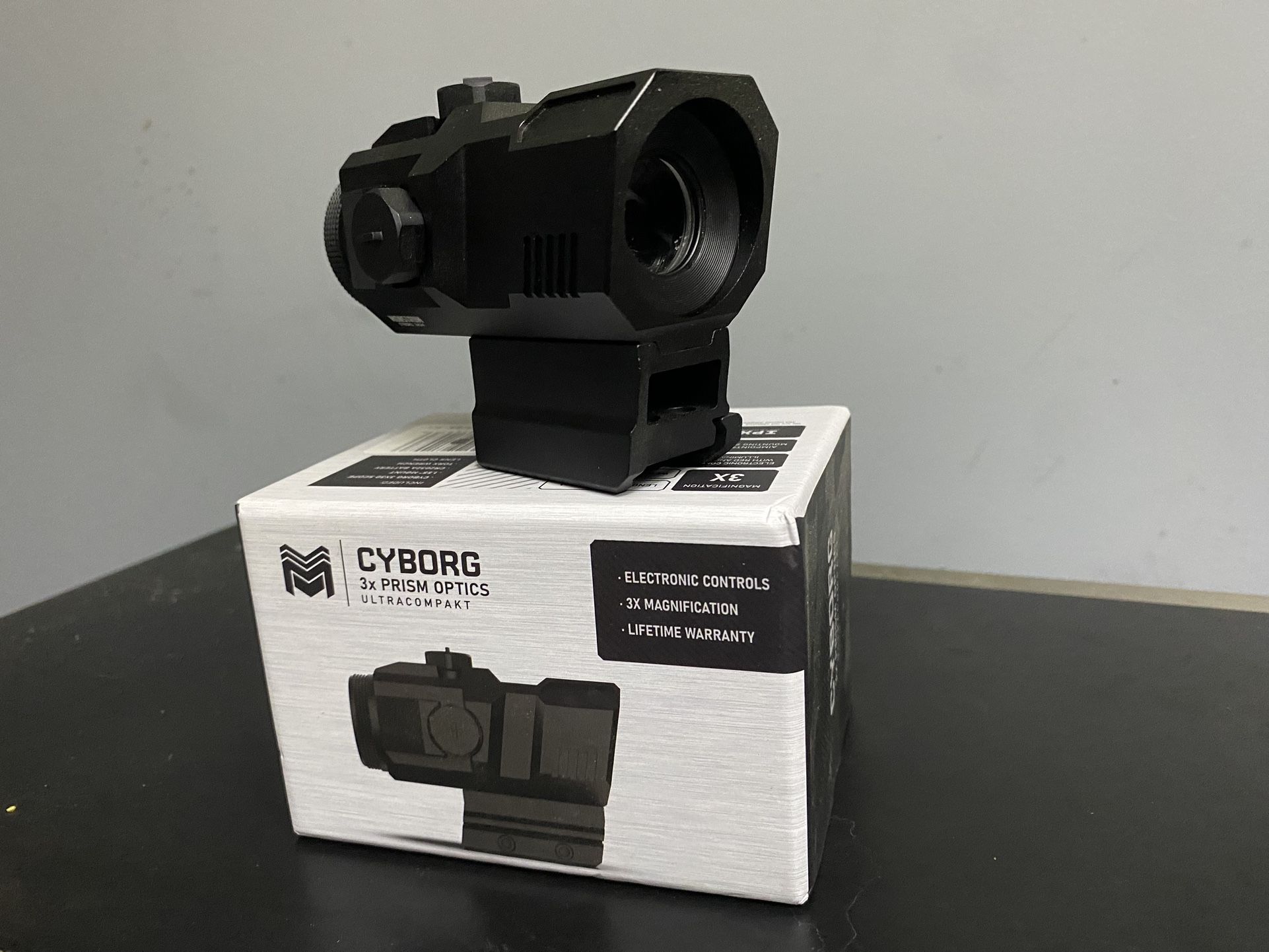 Monstrum Cyborg 3x Prism Scope with Shake Awake