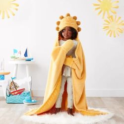 Pillowfort Sun Hooded Blanket Size 50in (L) x 40in (W) - Yellow/Hand Pockets NEW