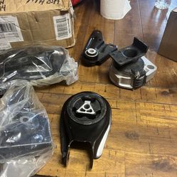 2 O O 4 AL 2 O 1 4 MAZDA 3. LOS 5 SOPORTES POR $60. 