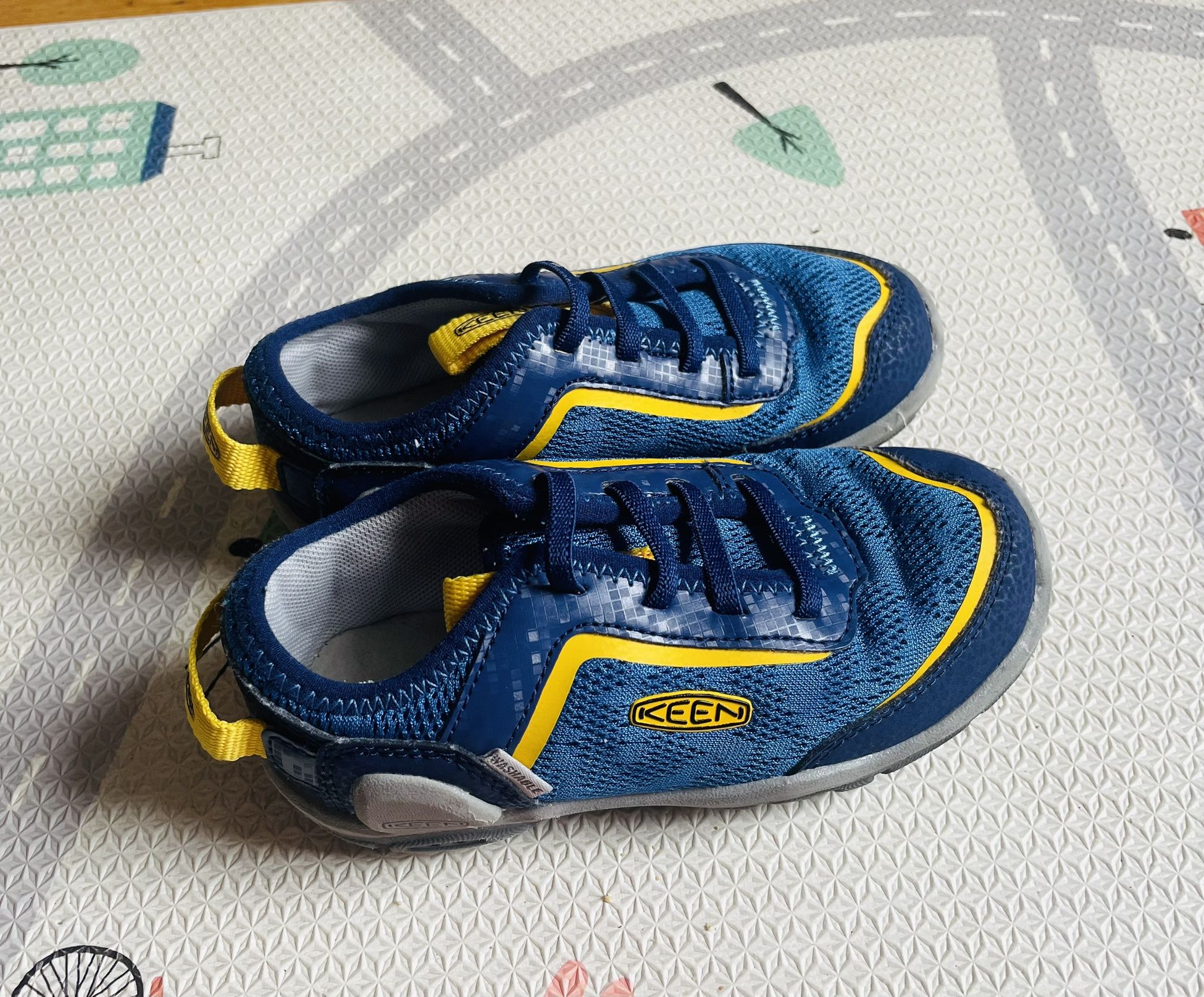 Keen toddler shoes size 10