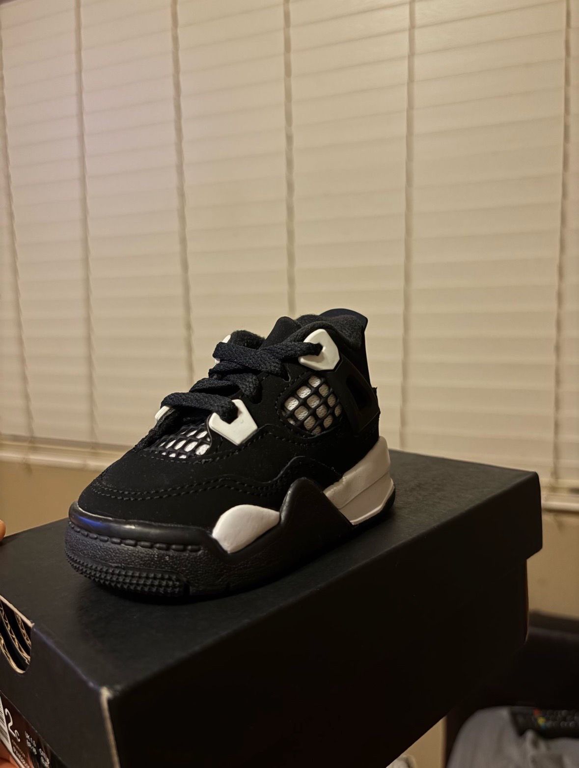 Jordan 4s white thunders