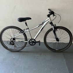 BICYCLE CANNONDALE 7 SPEED SIZE 24 BRAND NEW