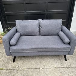 Beautiful Loveseat-FREE Delivery