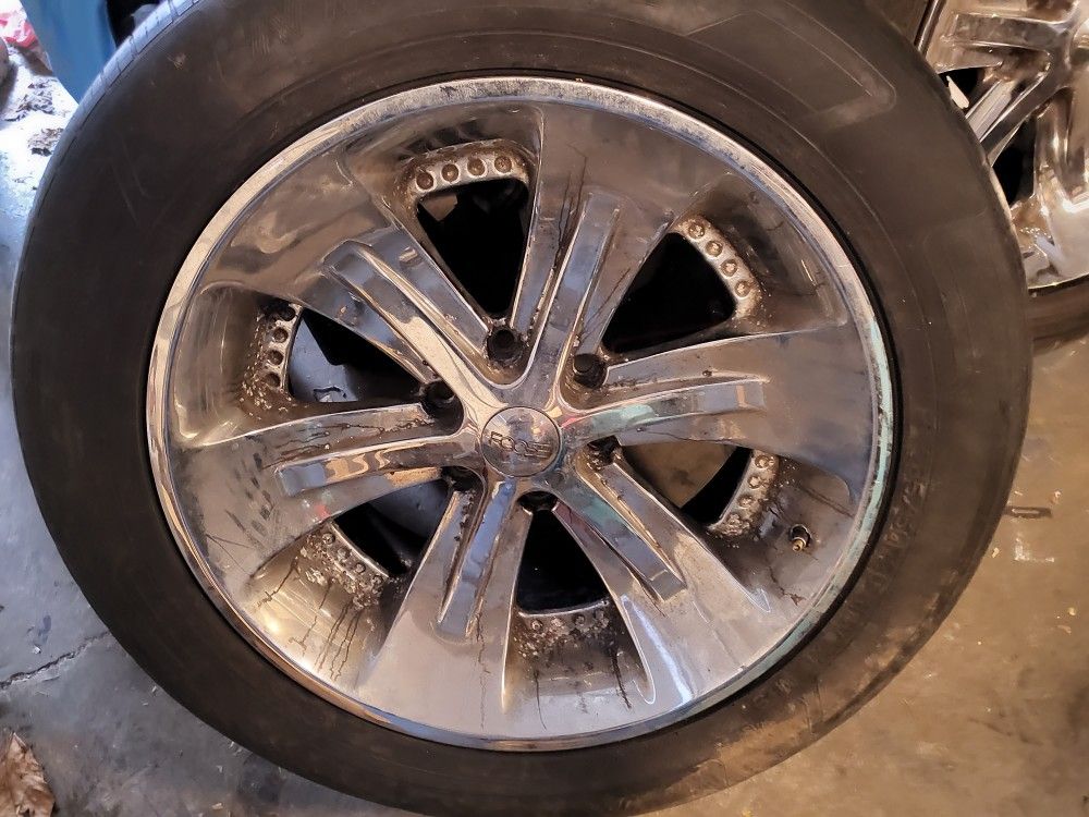 285 50 R20 Chrome wheels