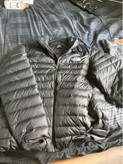 The North Face Men’s Insulated Puffer Jacket – Black – Size Small (Never been worn)