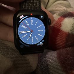 Apple Watch 8 (First come, first served)