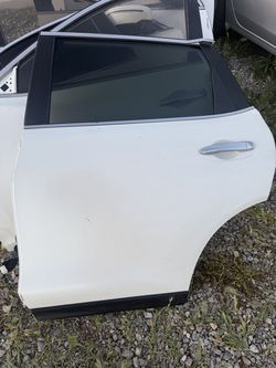 Nissan rouge 2015 driverside backdoor parts