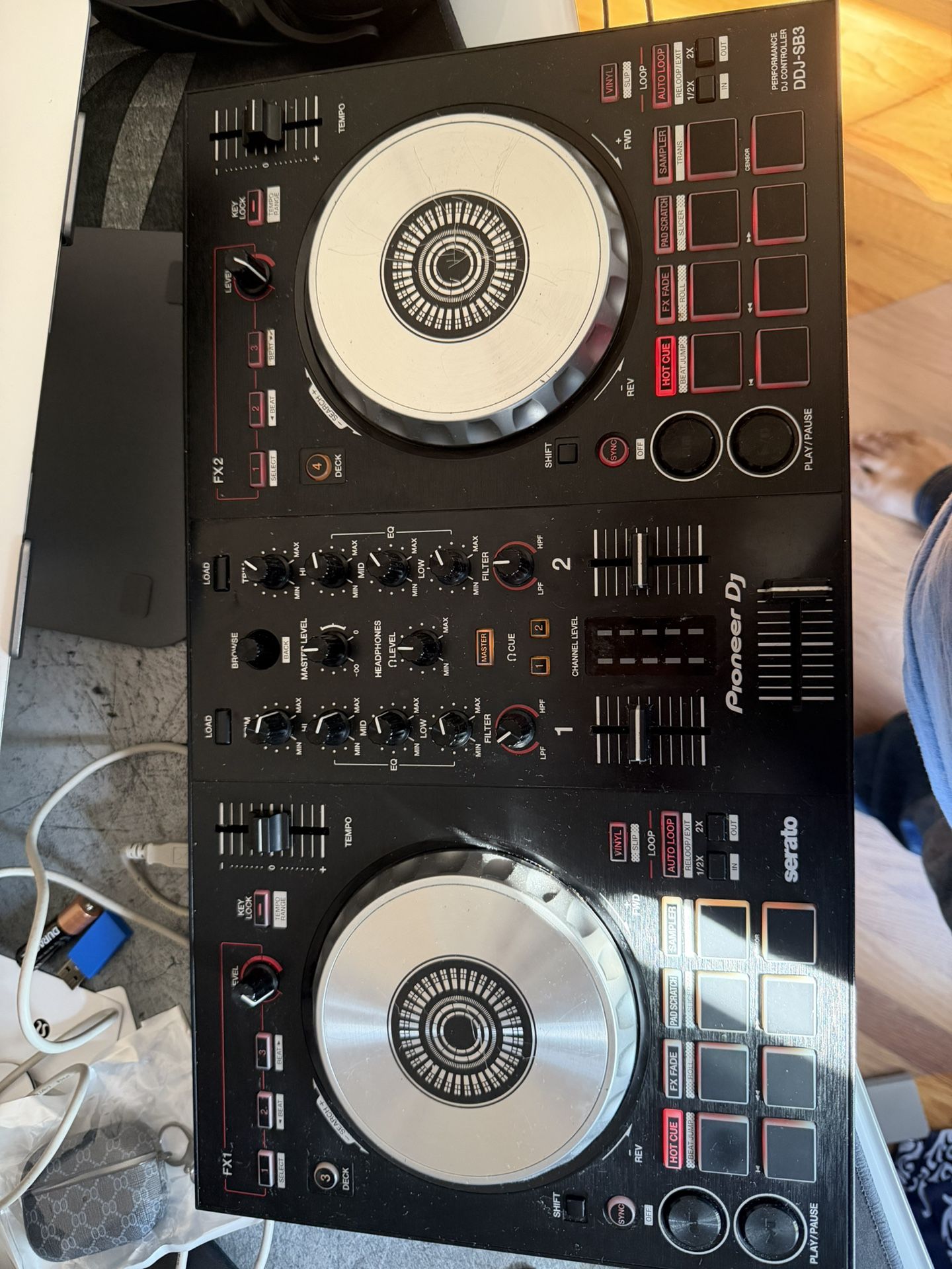 Pioneer DDJ-SB3 2-channel DJ controller for Serato DJ Lite Start from scratch We’ve combined the popular features of the DDJ-SB2 with our leading Sera