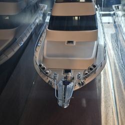 4' Yacht Model Sea Raider 