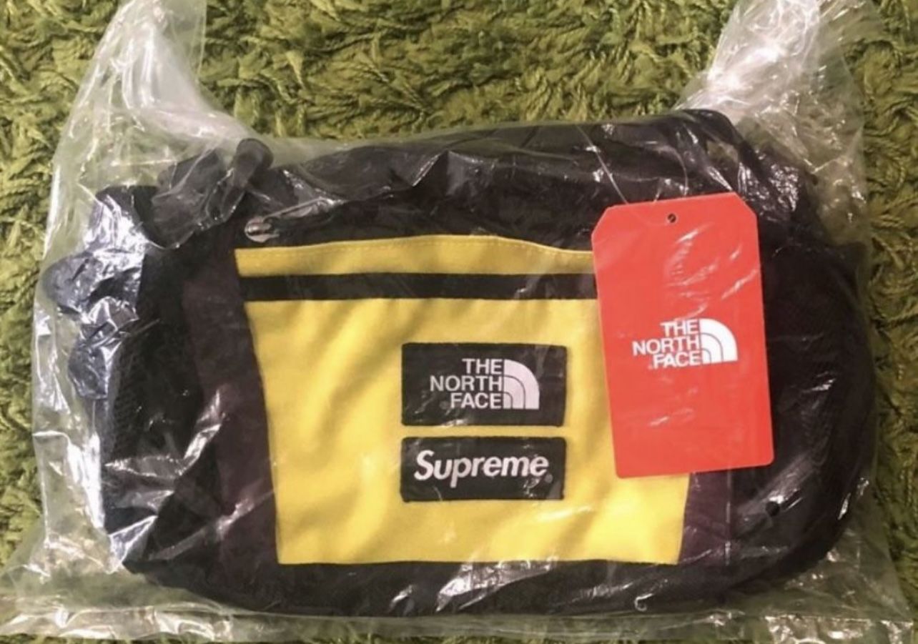 Supreme  x North Face