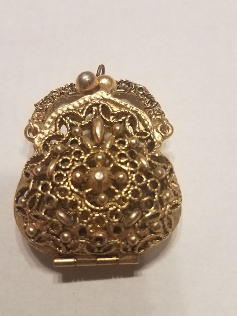 Filigree Vintage Art Gold Purse Necklace