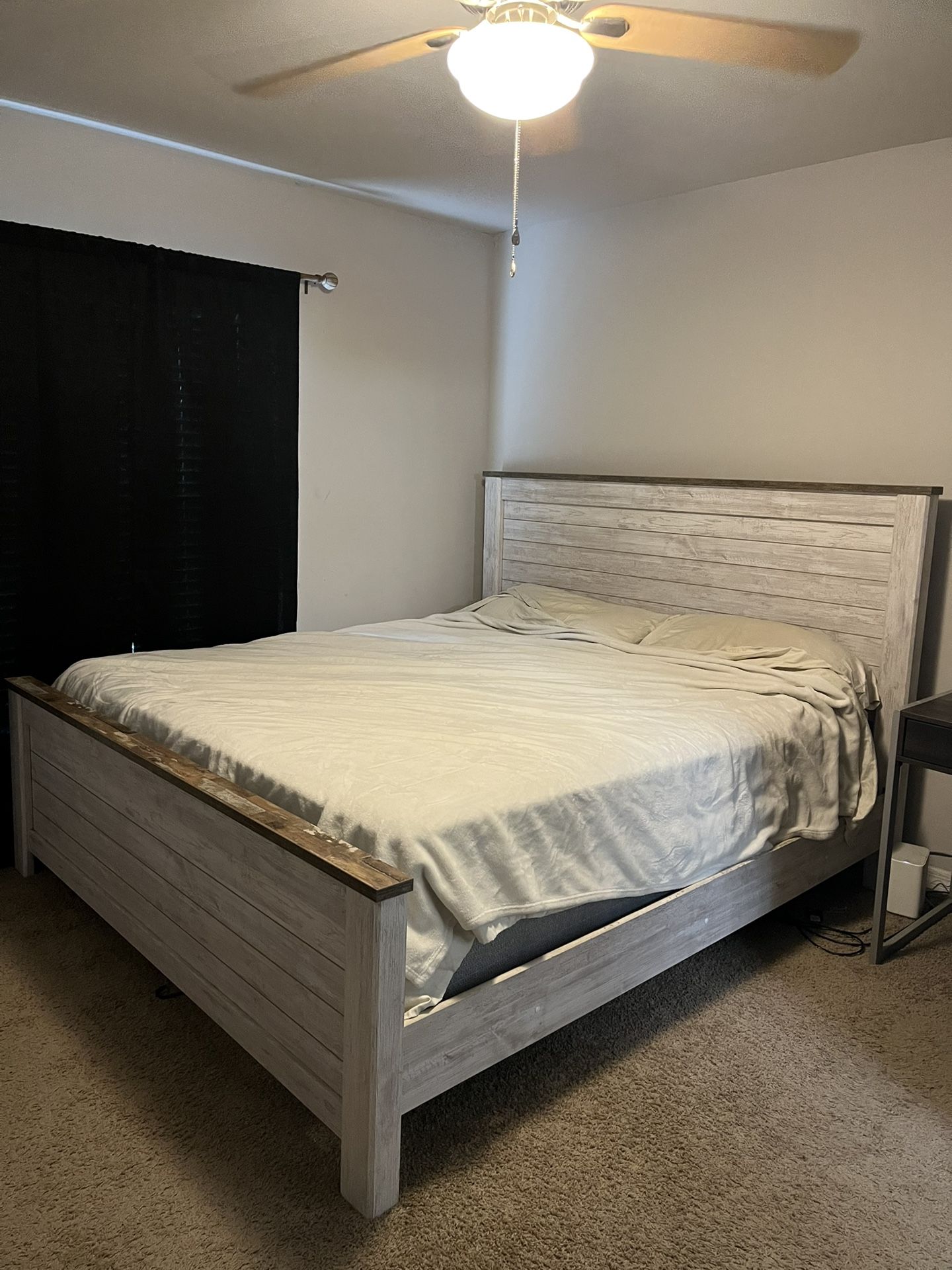 King Bed With Bed Side Table