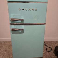 Green Galanz Retro Mini