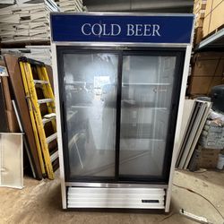 True Commercial Glass Door Beer Cooler / Merchandiser (GDM-41)