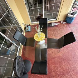 Glass Table/ Mesa De Cristal 
