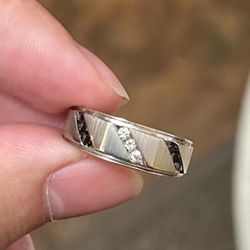 10kt White Gold Black And White Diamond Ring