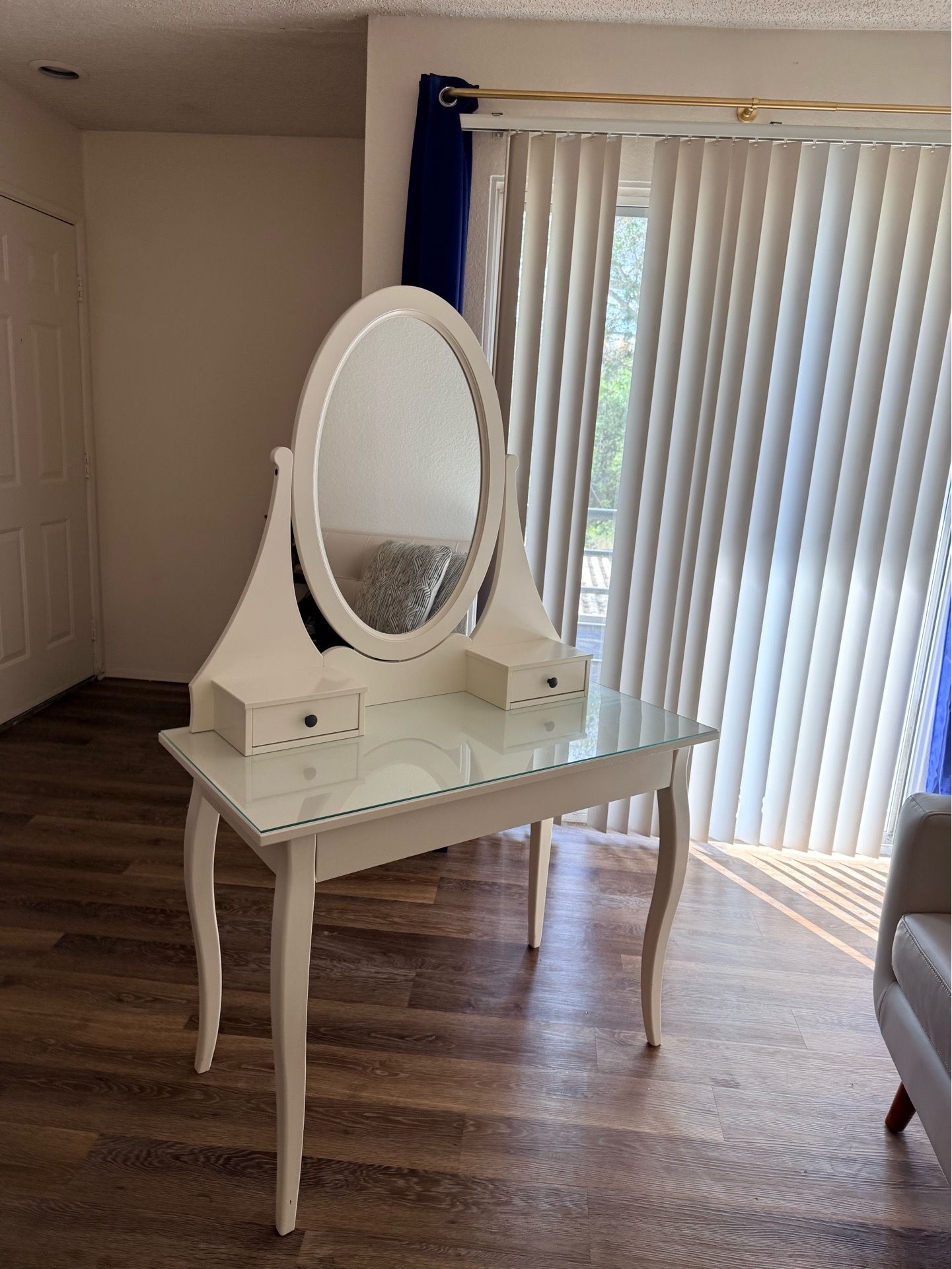 Vanity mirror make up desk