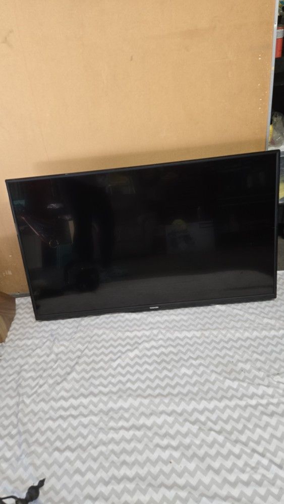 Toshiba 43" Inches UHD SMART TV With Original Remote