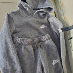 Boys Nike Set $8 For Both