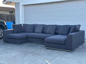 Free Delivery/ Modani Gianni Modular Sectional Sofa