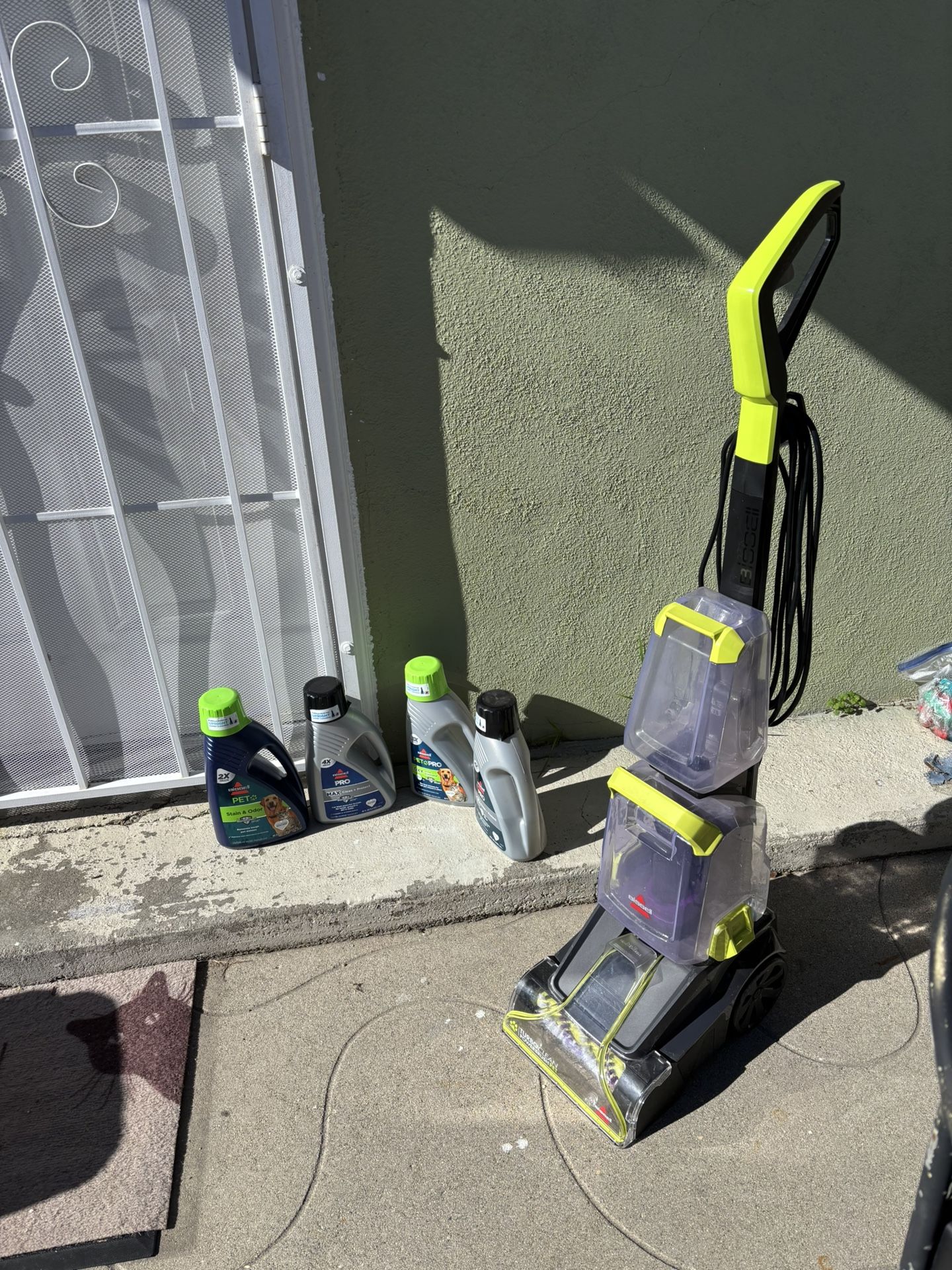 Bissell TurboClean PowerBrush Pet Carpet Cleaner with Solutions