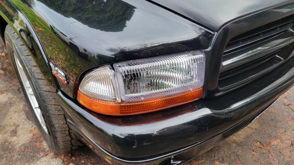 Dodge Dakota / Durango Replacement Headlights With Bulbs
