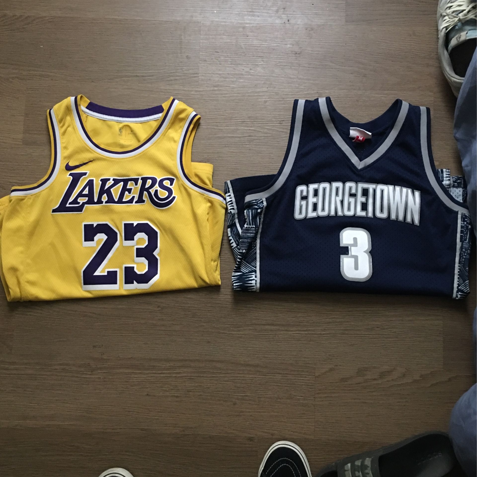 Lebron James lakers / Allen Iverson College