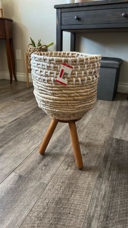 Woven Basket Planter with Wood Legs