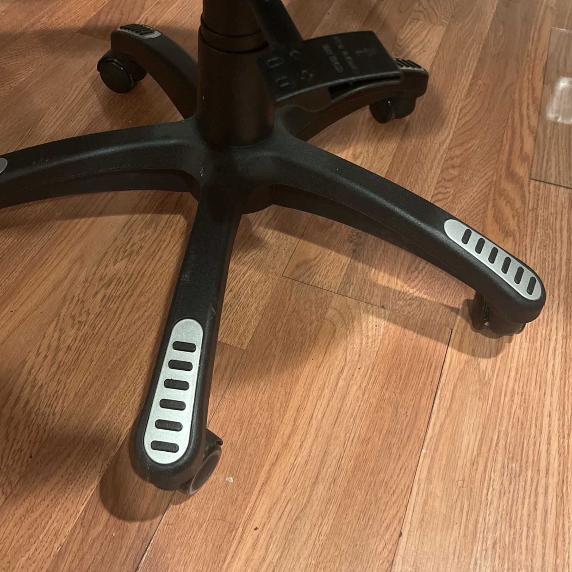 Gabrylly Ergonomic Mesh Chair for Sale in Seattle, WA OfferUp