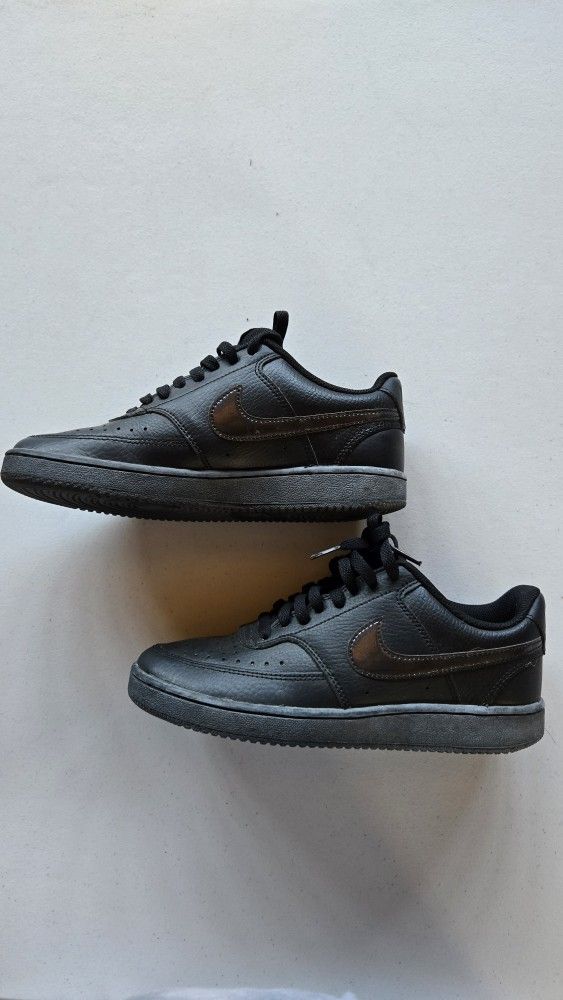 Nike Black Sneakers Sleek Design