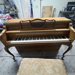 Story & Clark Piano