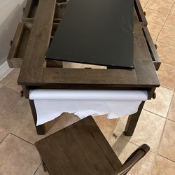 Table W/4 Chairs