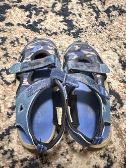 Boy sandals size 10