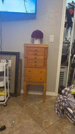 Jewelry box
