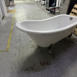 Bath tub 