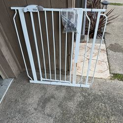 Regalo Safety 36” Baby Gate for doorways