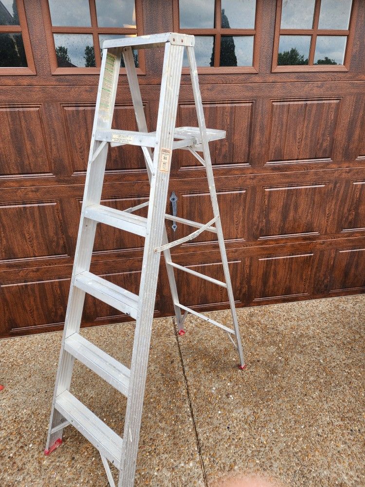 *** 6 FT Ladder ***