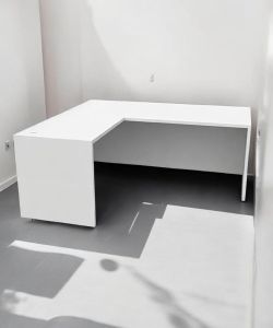 Modern White L-Shaped Office Desk – $450 📦 Florida
