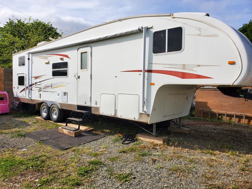 2008 SURVEYOR fifth wheel