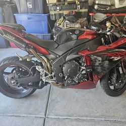 2011 Yamaha R1 