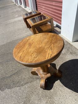 22” Oak Pedestal Round Table