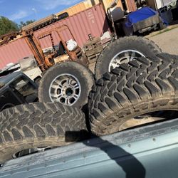 Tires And Wheels Toyo 35 M/T 17R Chevy 8 Lug 