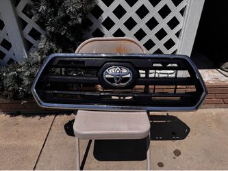 2017  Toyota Tacoma SR5 Grill Genuine OEM
