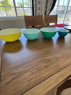 Vintage PYREX Nesting Bowls - Set of 4