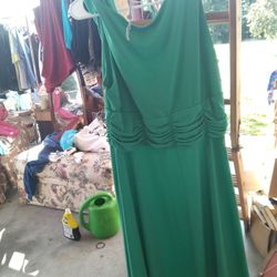Lady In  Spring Green Summer Dress