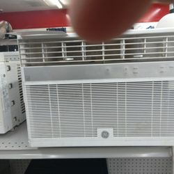Window Unit Air Conditioner 