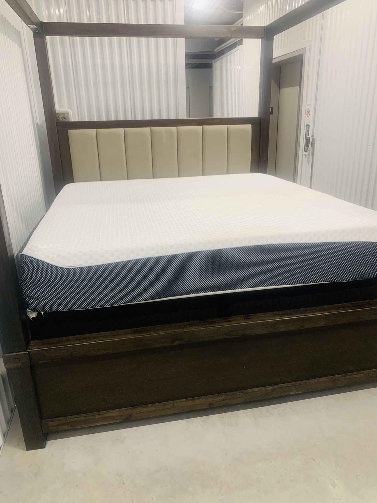 Excellent Condition Ashley Mattress & Boxsprings 