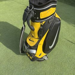 Nike SasQuatch SQ Staff Golf Bag 6 Way Divider Black and Yellow
