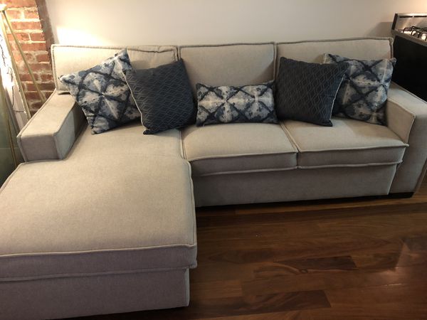 Bob S Furniture Grey Sectional Pull Out Couch For Sale In New York
