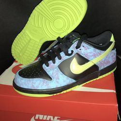 Nike Dunk Low SE 2, Size 4.5 Youth